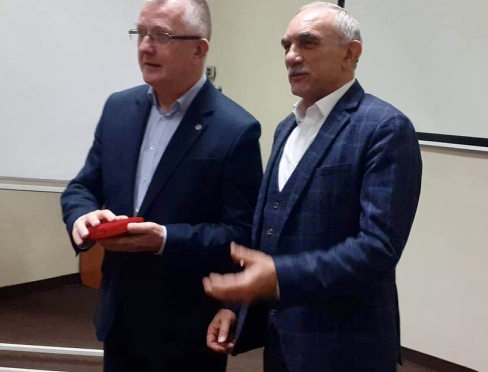 Właściciel Szynaka Meble, prorektor ds. ekonomicznych Prof. Gornowicz